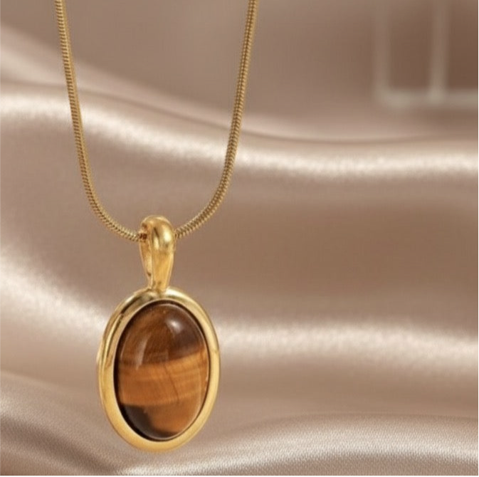 Collier pendentif ovale