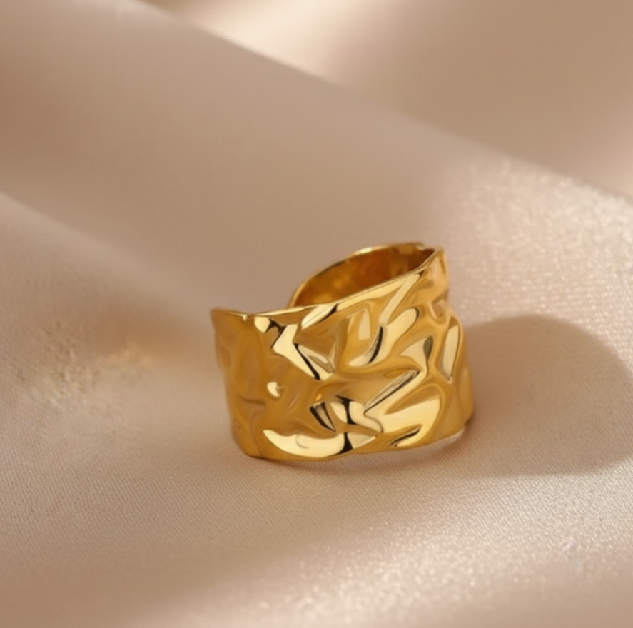Bague rétro plissée