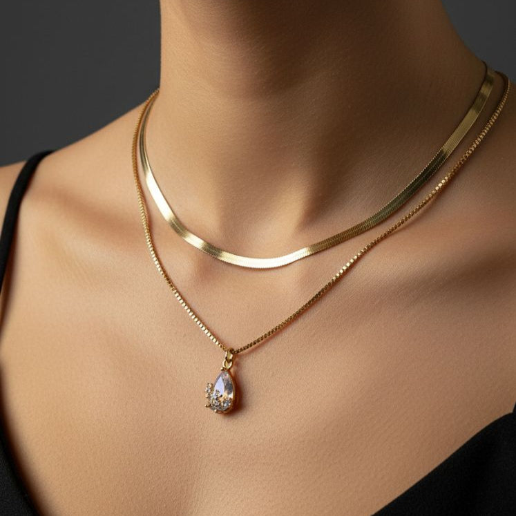 Collier double rangée pendentif goutte d’eau